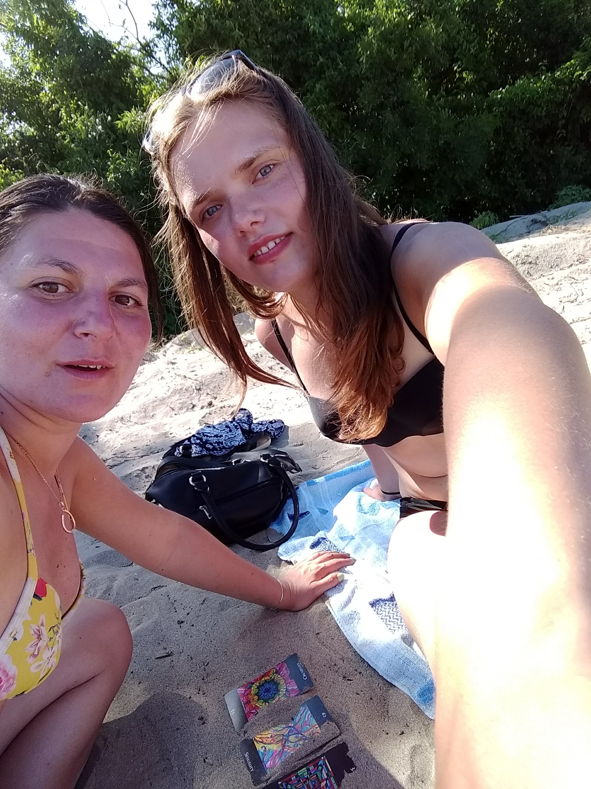 instant tarot reading with Delina in Europe on the beach