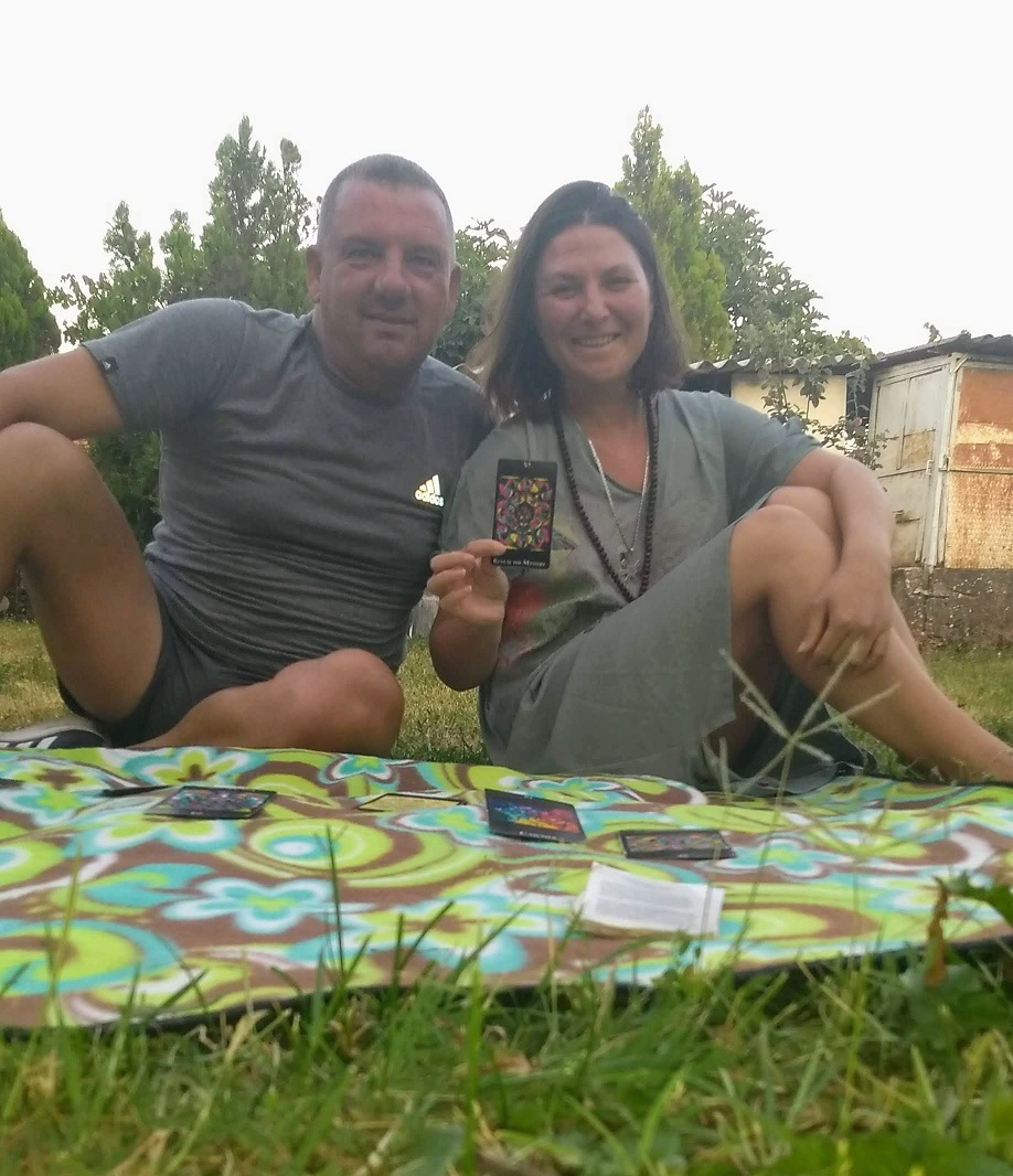 instant tarot reading with Delina in Europe in the garden